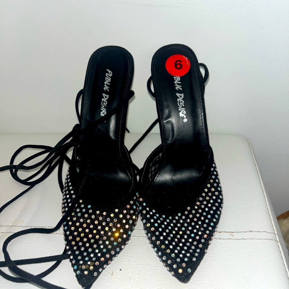 BLACK SPARKLE POINTED HEELS
